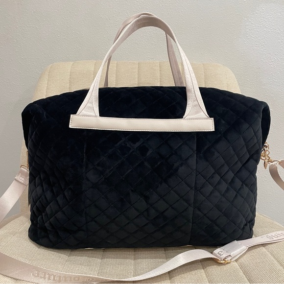 NEW Juicy Couture Black Royal Couture Wordplay Overnighter Travel Duffel Bag - Picture 3 of 9
